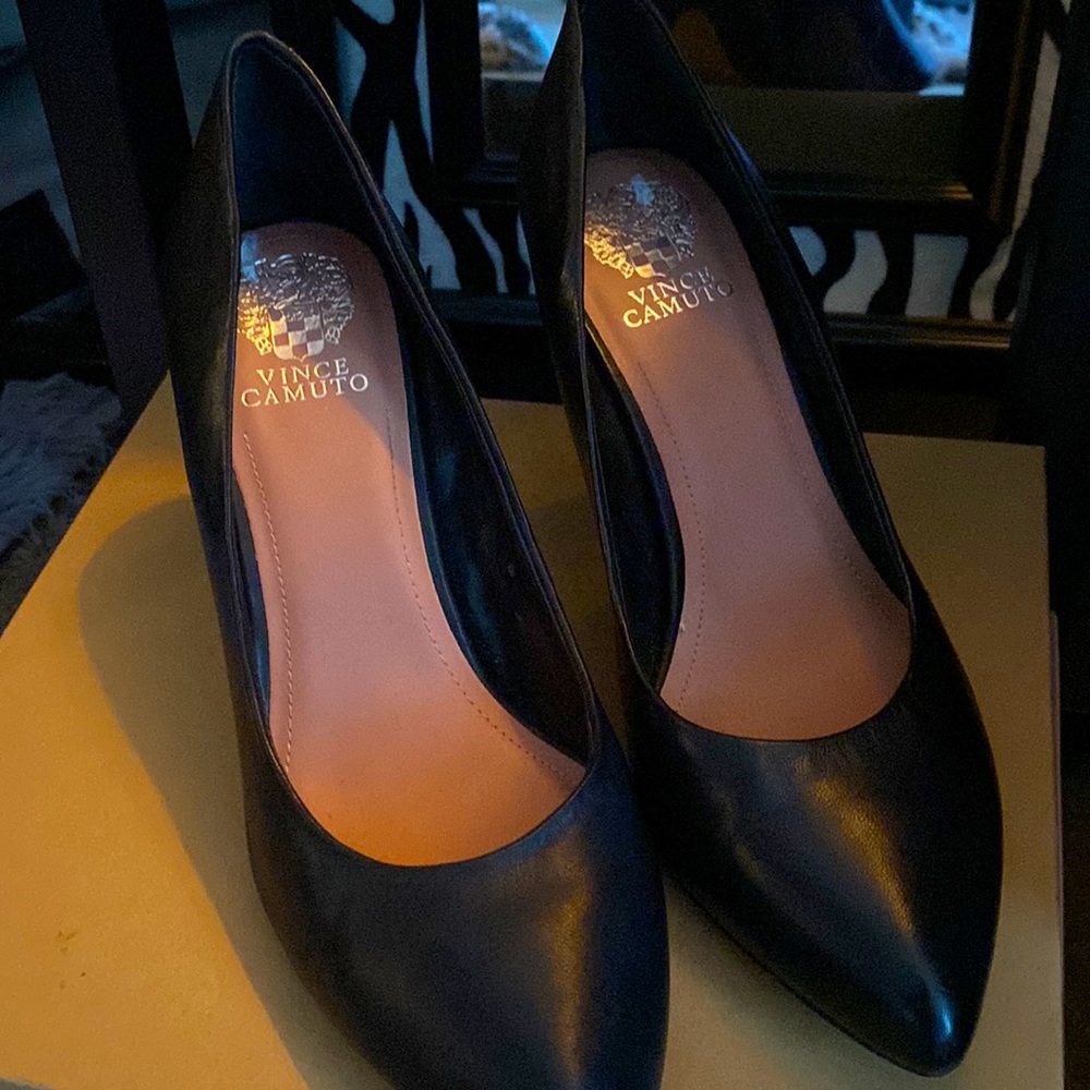 Vince Camuto kitten heels size 10